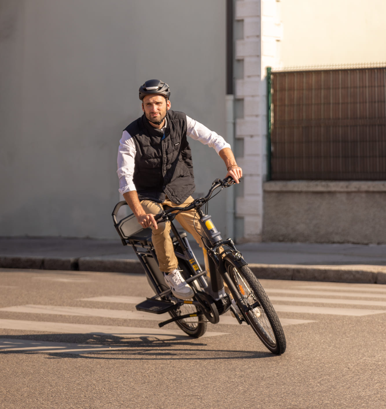 yubabikes_lifestyle_bodaboda_dusk_softspot_sideboards_backrest_crest_city_work_hd-1-1-2