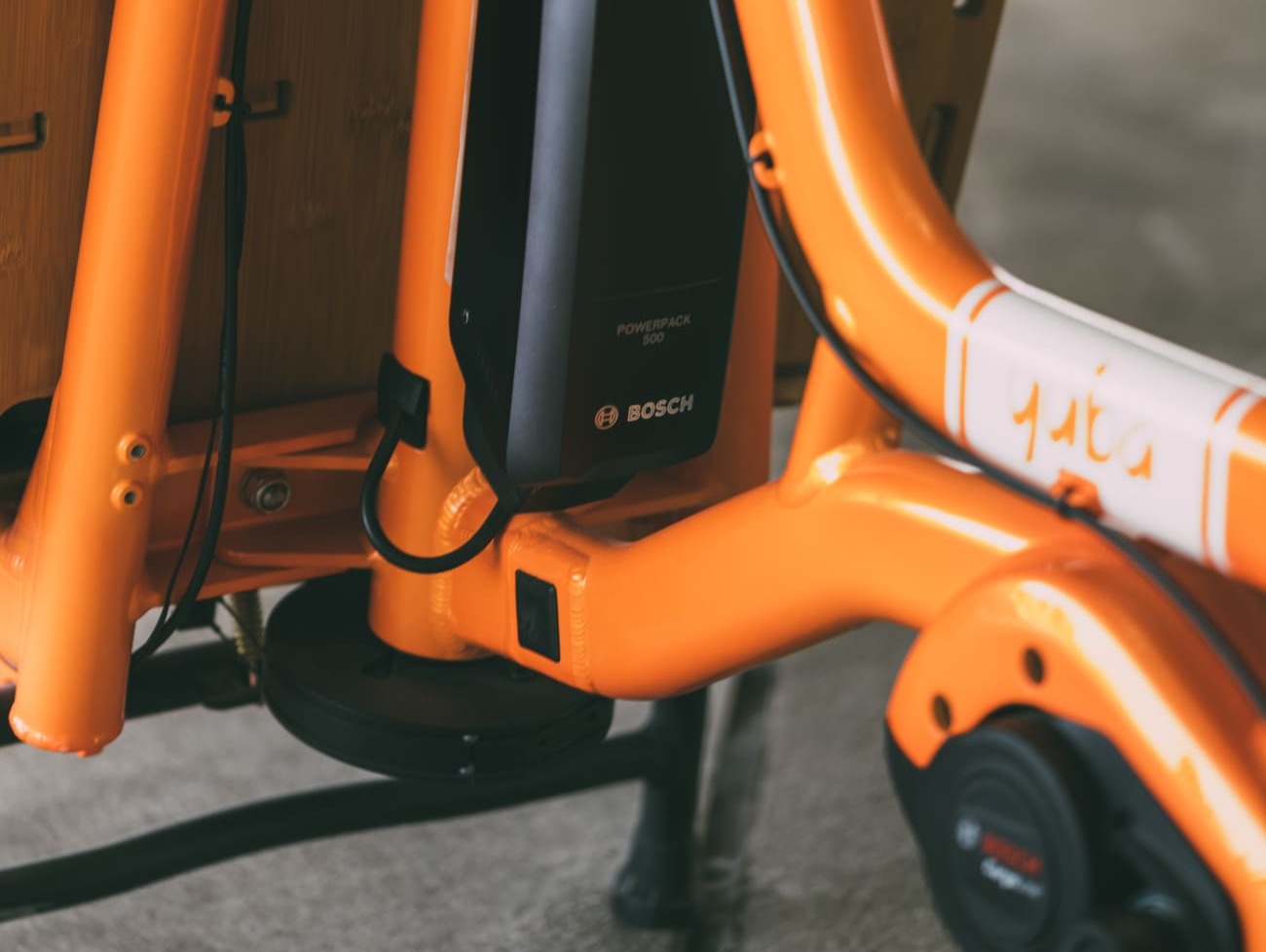 yuba_bikes_electric_supercargo_closeup_orange_battery-1