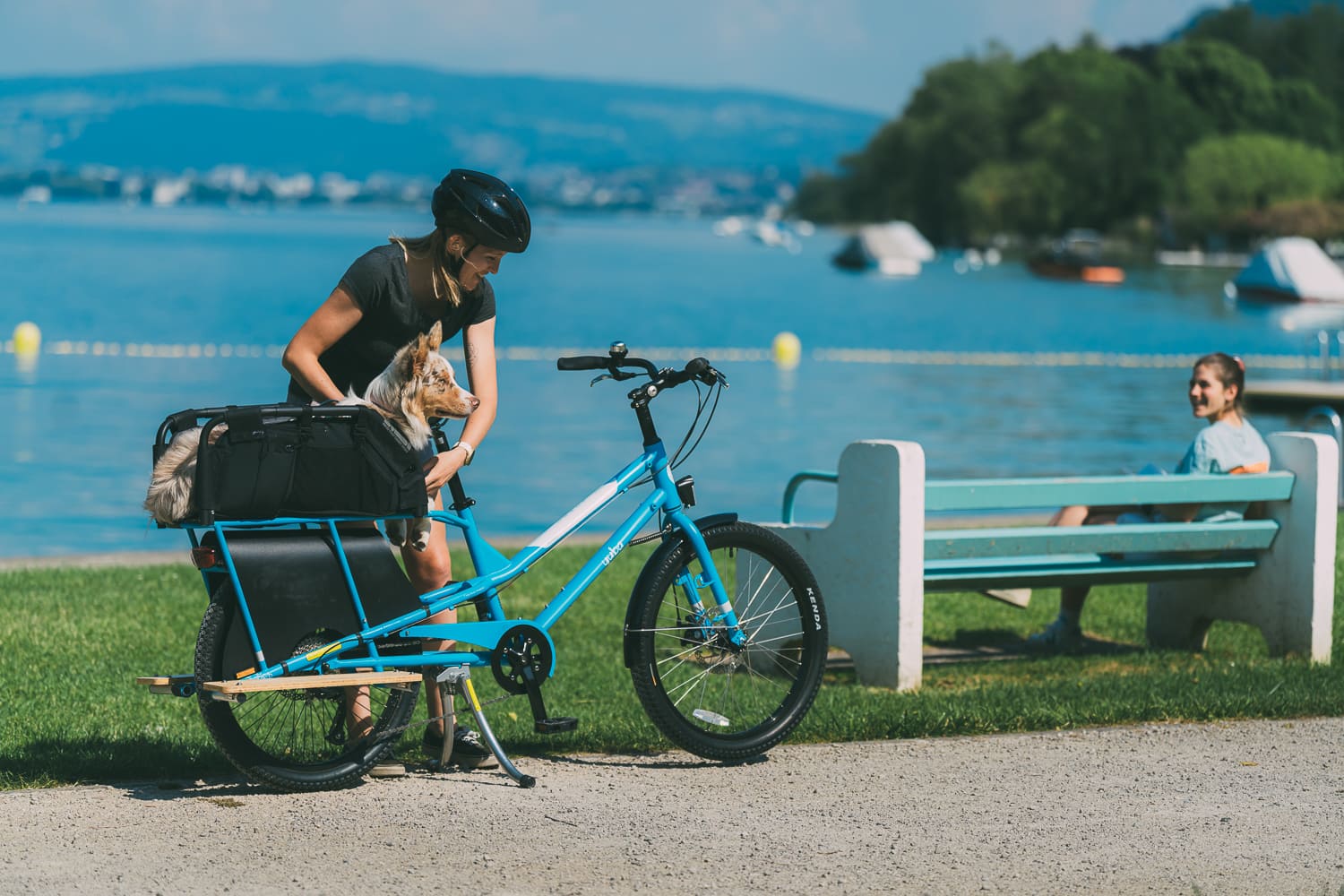 yuba_bikes_kombi_blue_wooftop_sideboards_lake-1-2