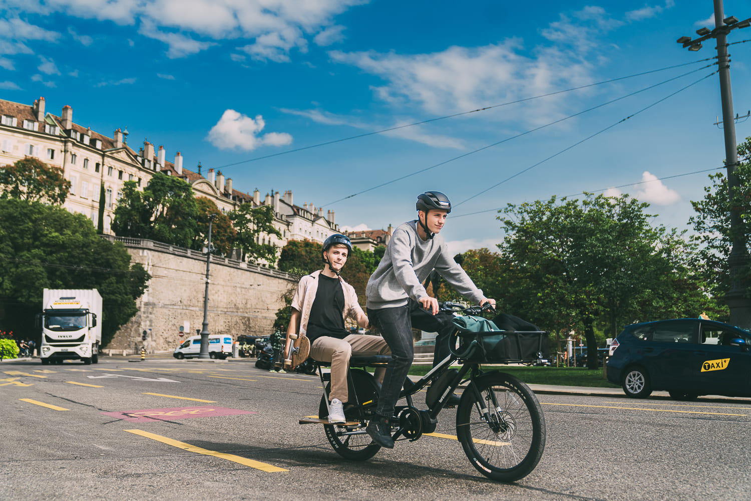 yuba_bikes_lifestyle_kombie6_stuffrack_backrest_sideboards-1