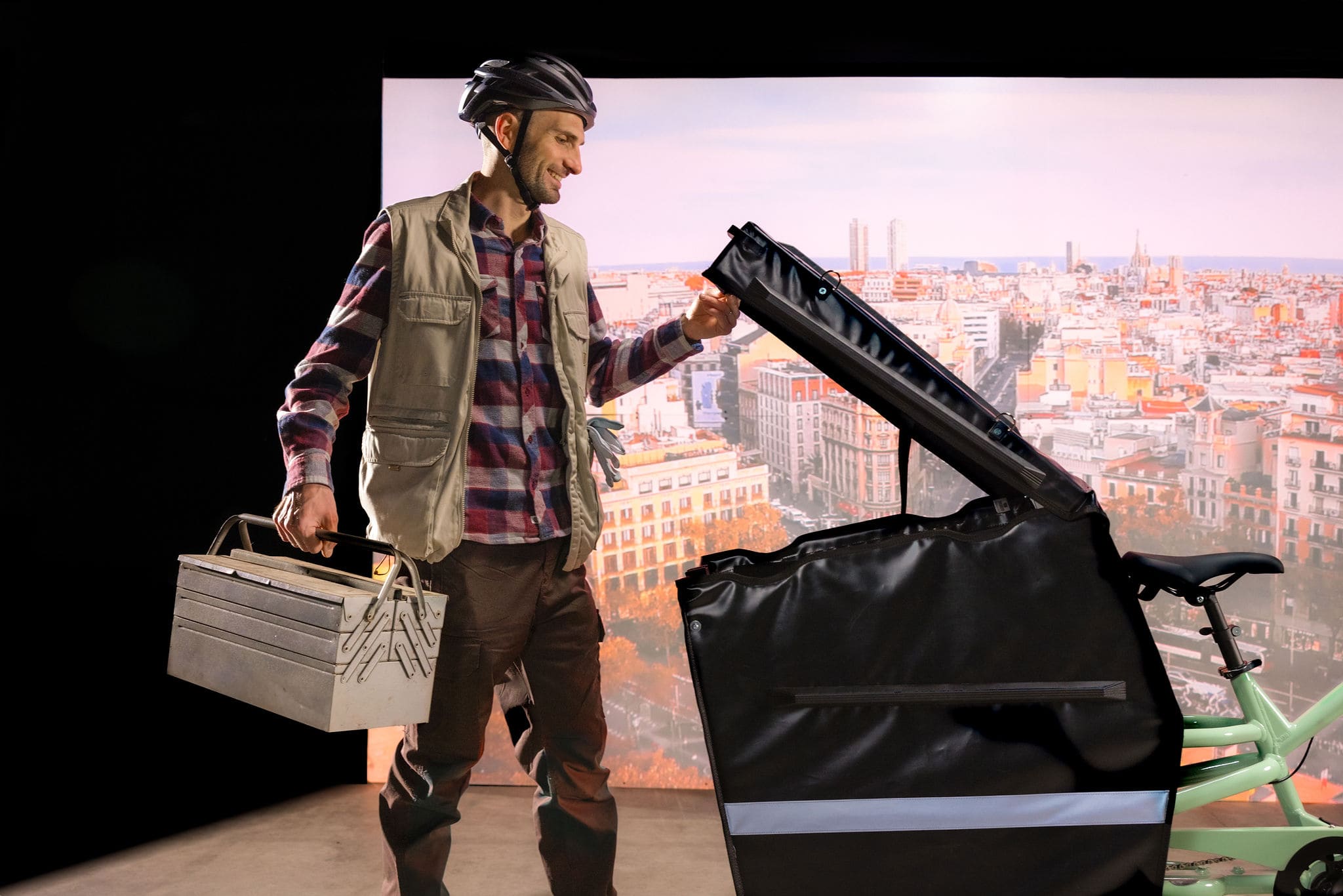 yuba_bikes_lifestyle_spicycurry_lunar_pro_boxpro-1-1-2