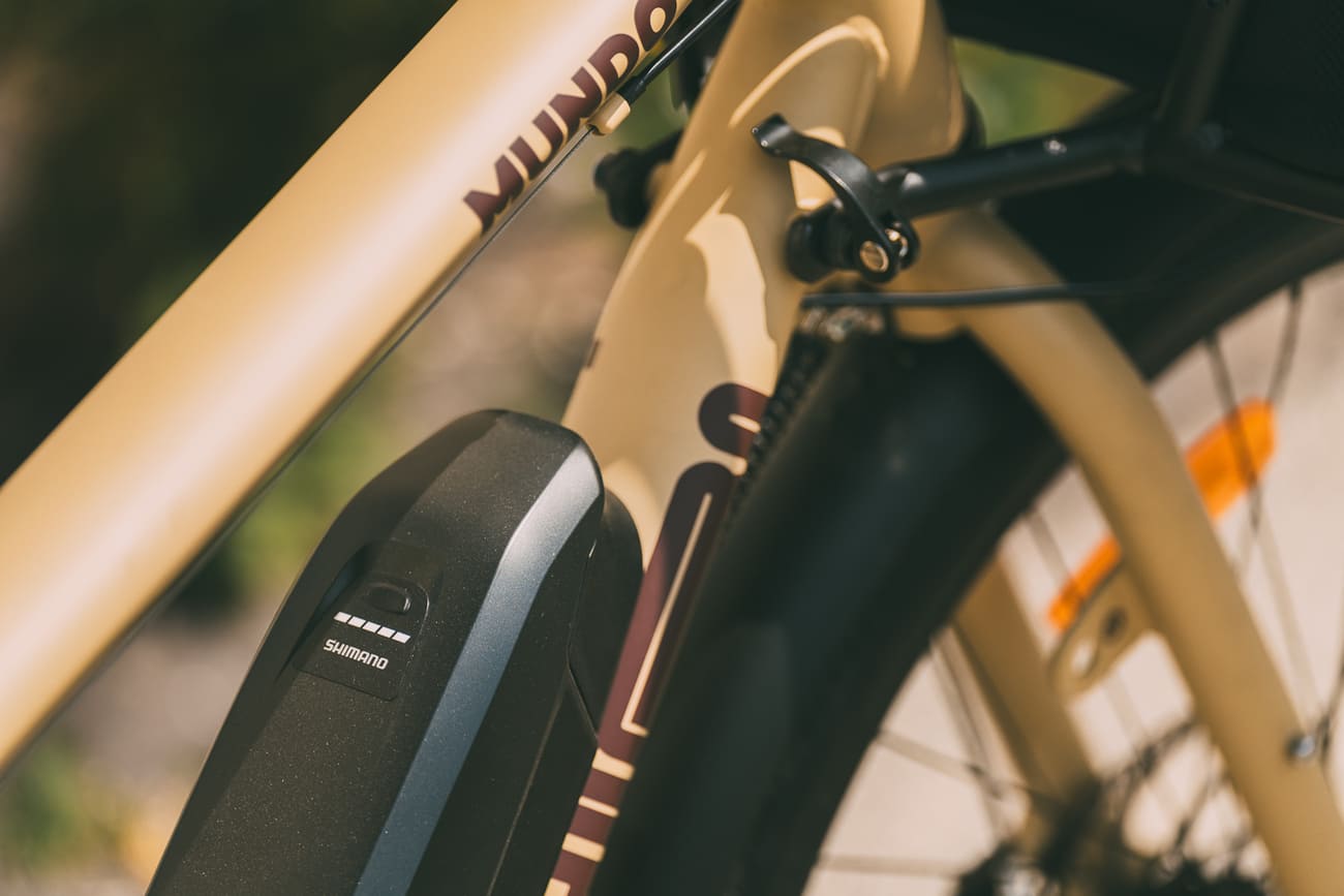 yuba_bikes_mundo_ep8_sand_shimano_battery_closeup-1