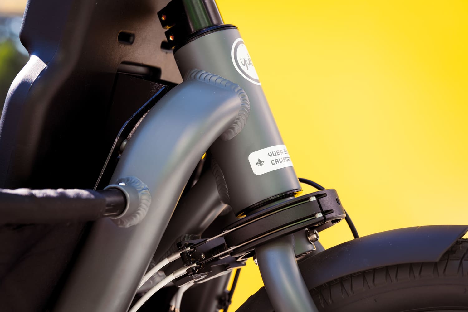 yuba_bikes_supercargo_grey_closeup-2